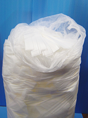 上記製品から出た端材などです。